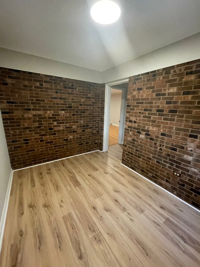 Office space - 2112 Kilburn Rd
