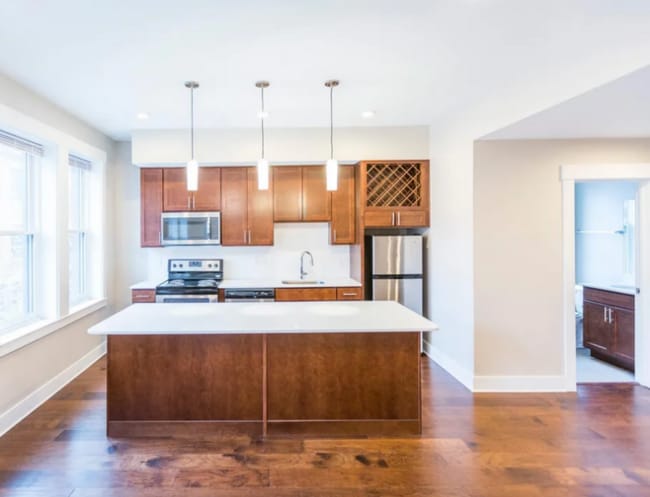 Building Photo - 1211 Broadway Unit Apt 3