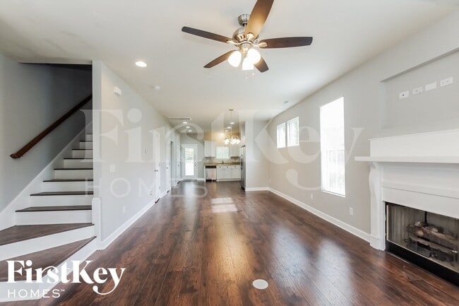 Photo - 713 Walnut Crossing Dr