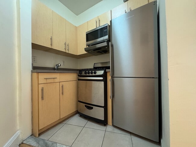 Photo - 884 Riverside Dr Unit 1H