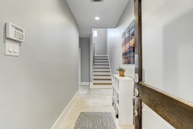 Photo - 408 Parker St