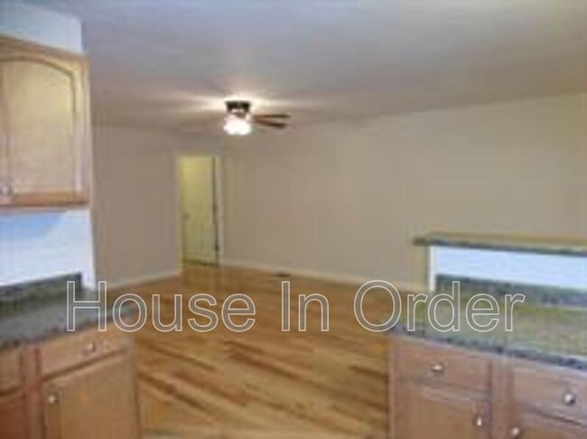 Photo - 15 Howards Row Pl