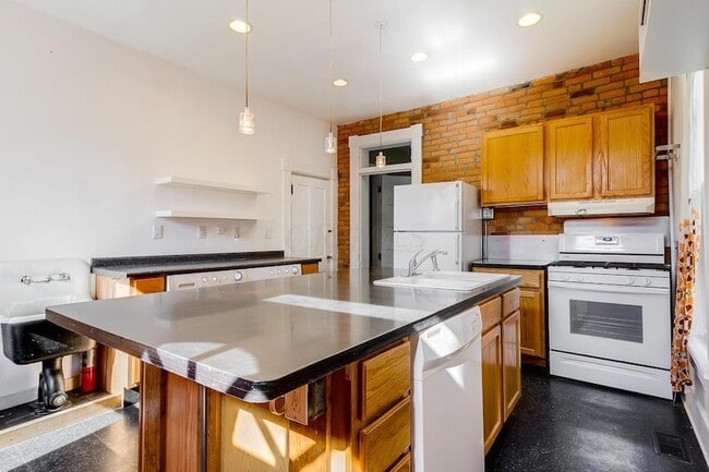 Photo - 351 W 3rd Ave