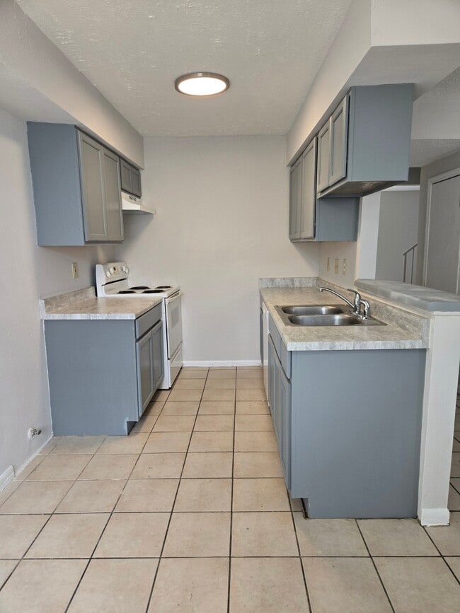 Building Photo - 13522 Castilian Dr Unit 2 Rental