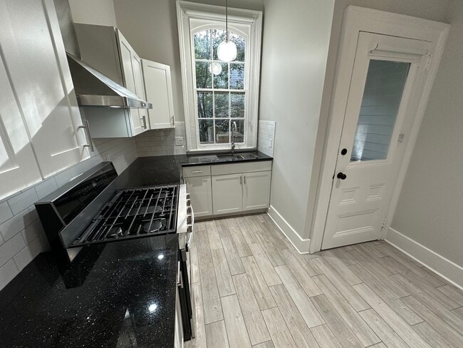 Fully renovated kitchen with granite countertops and all-new stainless steel appliances - 5520 Loyola Ave