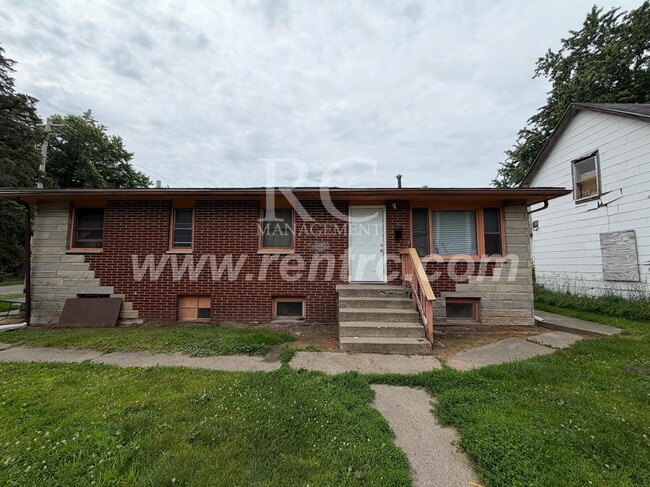 Building Photo - 630 South-