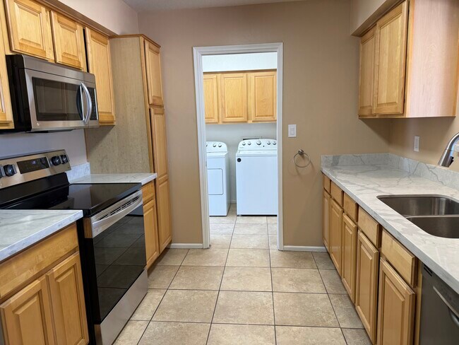 Photo - 1324 W 12th St