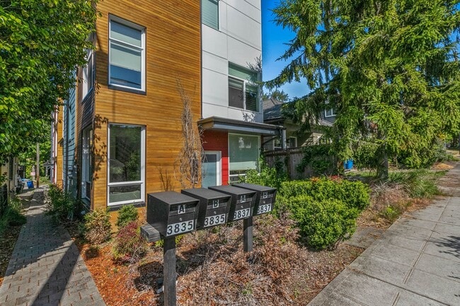 Photo - 3bd/1.75ba Seattle Townhome