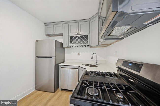 Photo - 1747 W Venango St