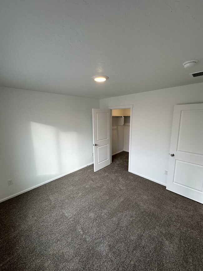 Building Photo - 1838 N Patchwork Ave