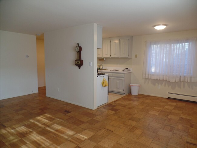 Photo - 170 Jervis Ave Apartment Unit 170