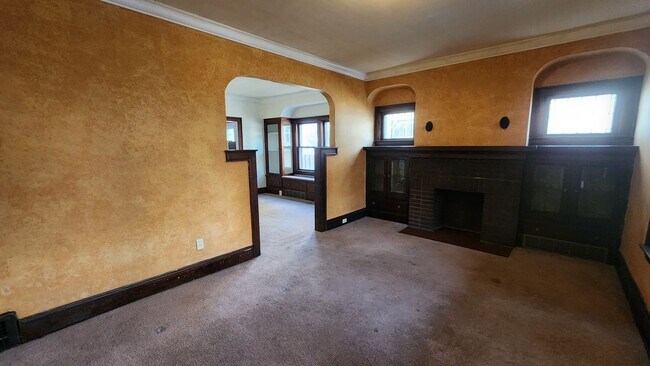 Photo - 4932 E 84th St Unidad Down