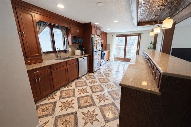 Photo - 183 Forest St