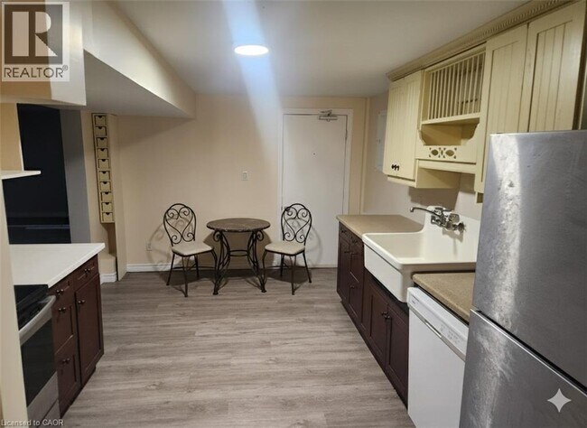 Photo - 21 Belwood Crescent