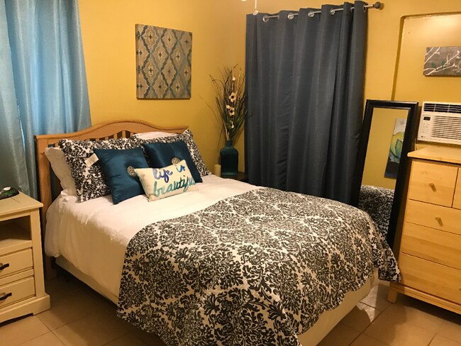 Photo - 2403 N Elmendorf St