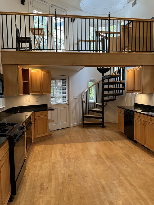 Photo - 8904 Grant St