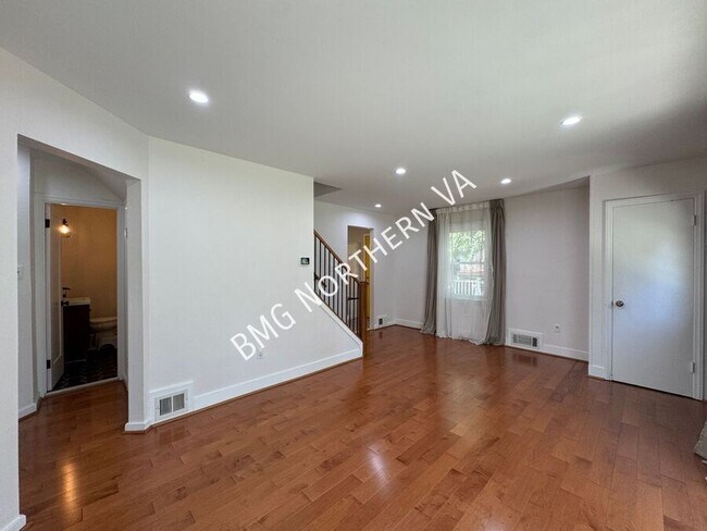 Photo - 1909 Rollins Dr