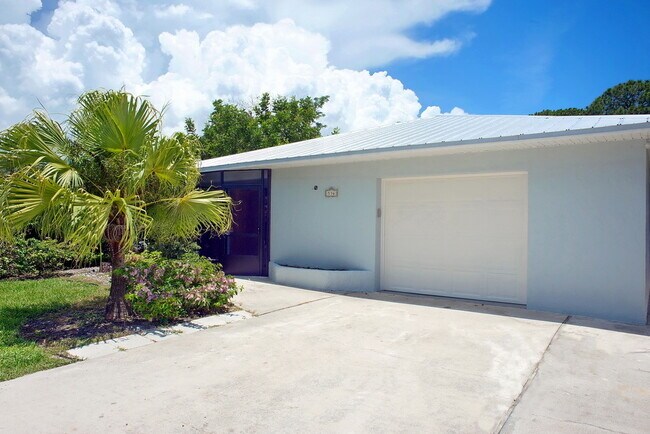 Annual Rental - 2 Bedroom + Den Home with ... - Annual Rental - 2 Bedroom + Den Home with ...