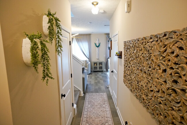 Photo - 512 Auld Farm Cir