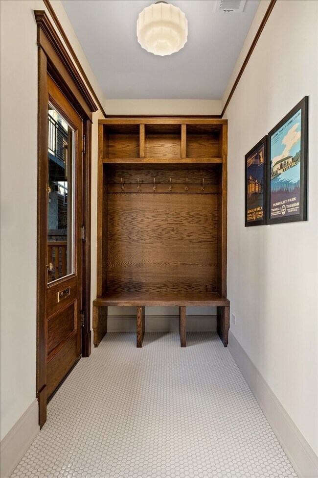 Photo - 1747 W Cornelia Ave