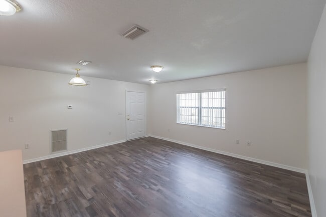 Photo - 507 Paulling Dr