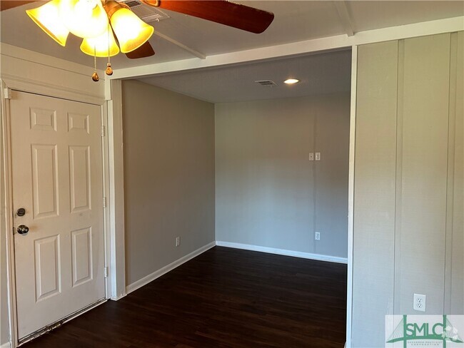 Building Photo - 707 Olive St Rental