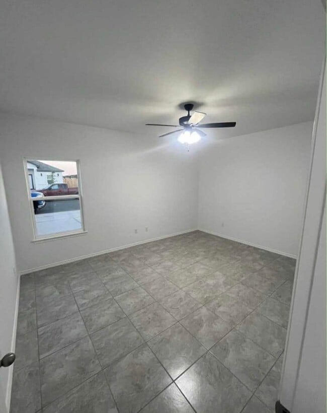 Photo - 1504 Estudiantes Dr