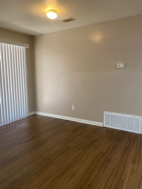 Photo - Cozy 3 bedroom Duplex