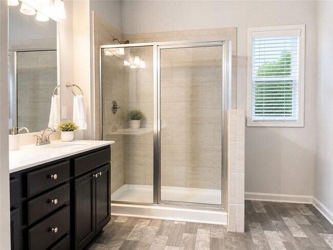 Photo - 2559 Irwell Way