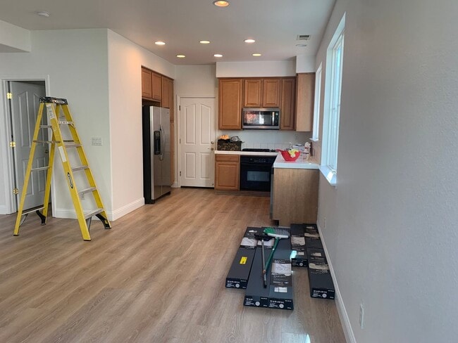 Photo - $500 Off The First Month’s Rent!!