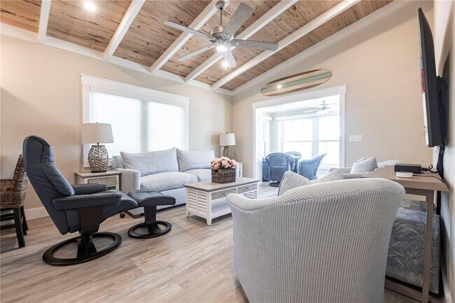 Photo - 6020 Midnight Pass Rd