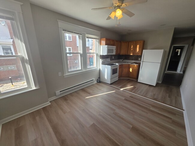 Building Photo - 151 W Grange Ave Unit 1F