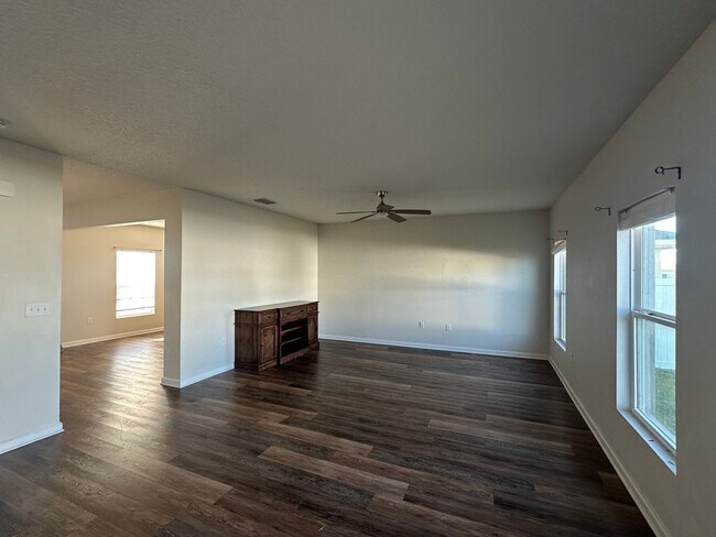 Photo - 4 Bedroom 2 Bathroom in Winter Haven