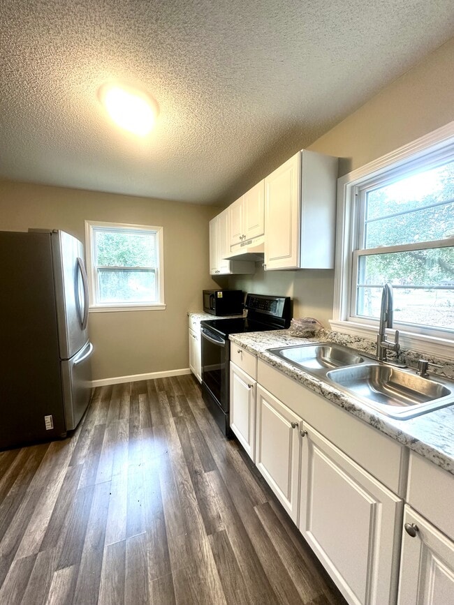 Photo - 801 E Moore St