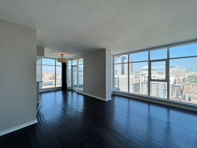 Photo - 411 W Ocean Blvd Unidad 1201
