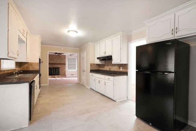 Photo - 5 Bedroom Large Ranch with Finished Basement