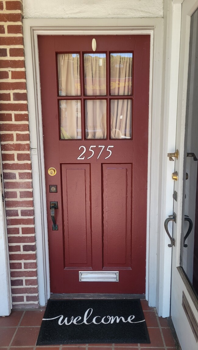 Building Photo - 2575 Perkiomen Ave Unit 2
