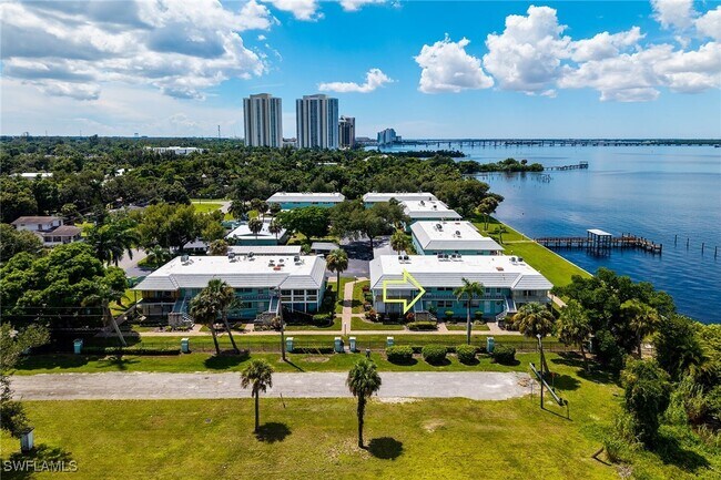 Photo - 3225 E Riverside Dr