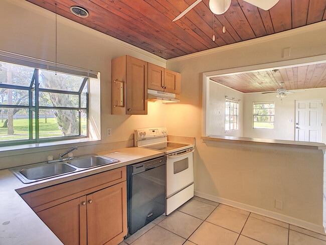 Photo - 319 Lucerne Dr