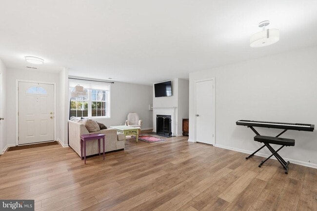 Photo - 6032 Old Landing Way Unit 27