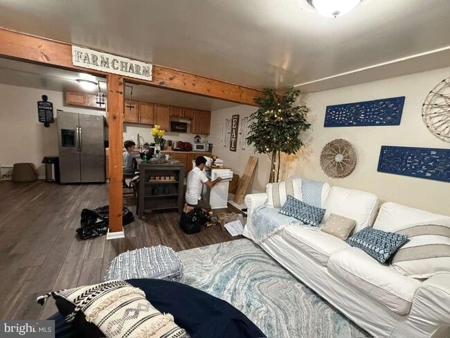 Photo - 233 Molden Dr