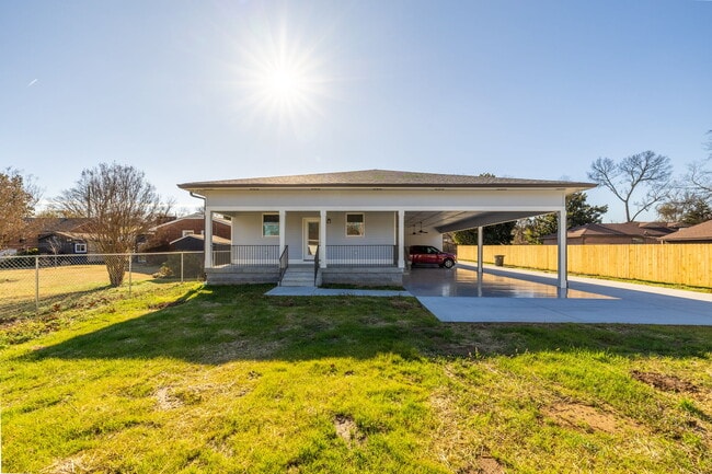 Building Photo - 2104 Jade Dr