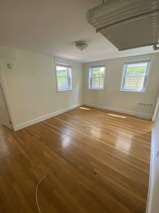 Photo - 14 Centre St