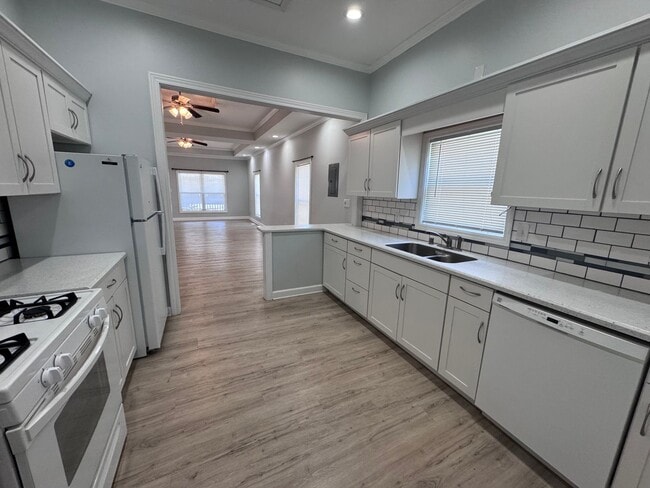 Building Photo - 2016 Guthrie Ave Unit 2016 A Guthrie ave