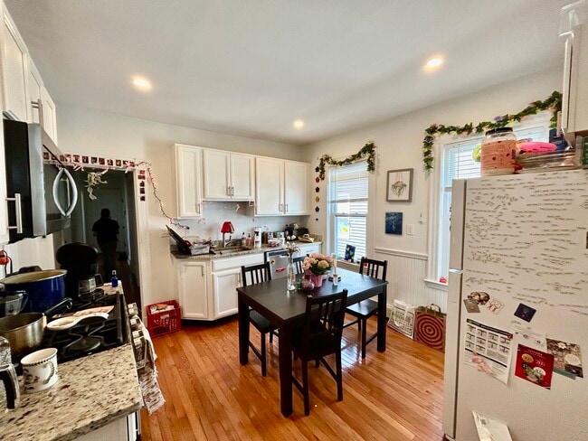 Building Photo - 11 Harold St Unit 3