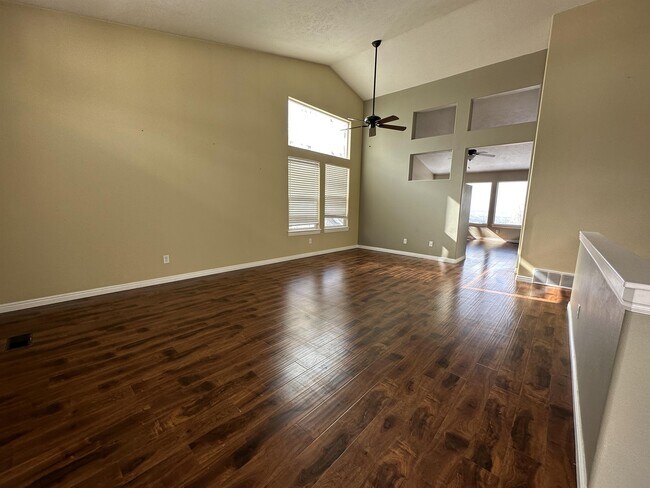 Photo - 113 Manilla Dr