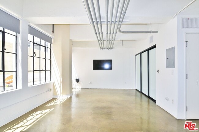 Photo - 746 S Los Angeles St Unidad 306