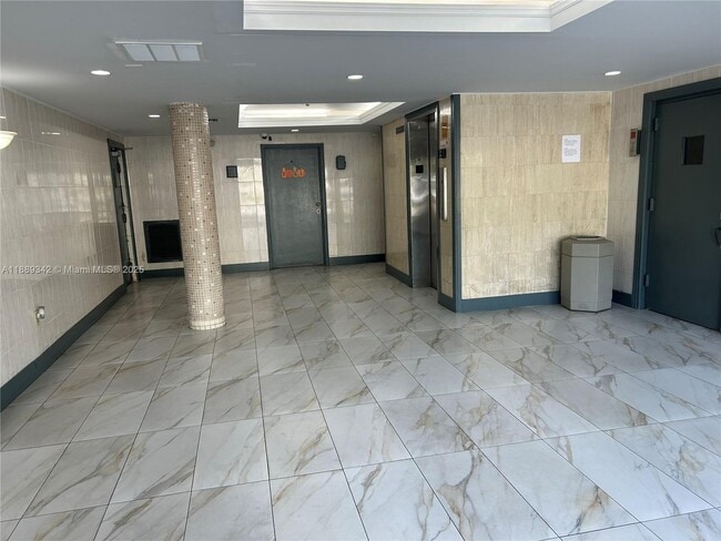 Photo - 1250 NE 125th St Unidad 220B