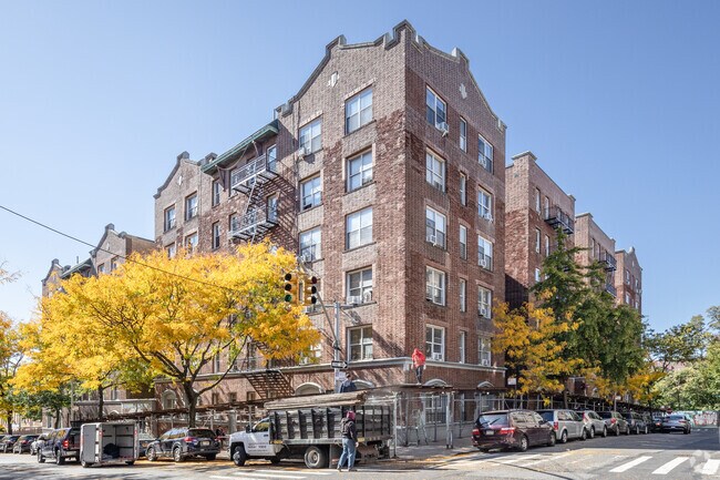 Photo - 652 W 189th St