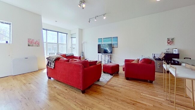 Third Floor Lincoln Park 3 Bed 2 Bath - Third Floor Lincoln Park 3 Bed 2 Bath Apartment Unit 3